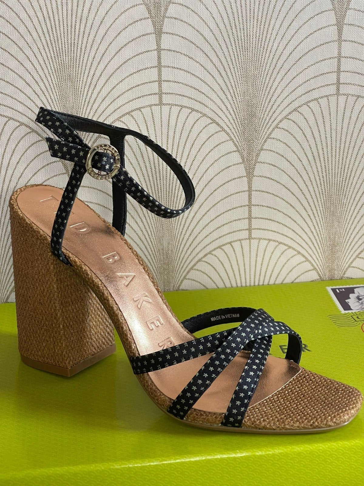 Ted Baker Sandalen met hak - Zwart/goud - Maat 40, Kleding | Dames, Zwart, Nieuw, Ted Baker, Sandalen of Muiltjes