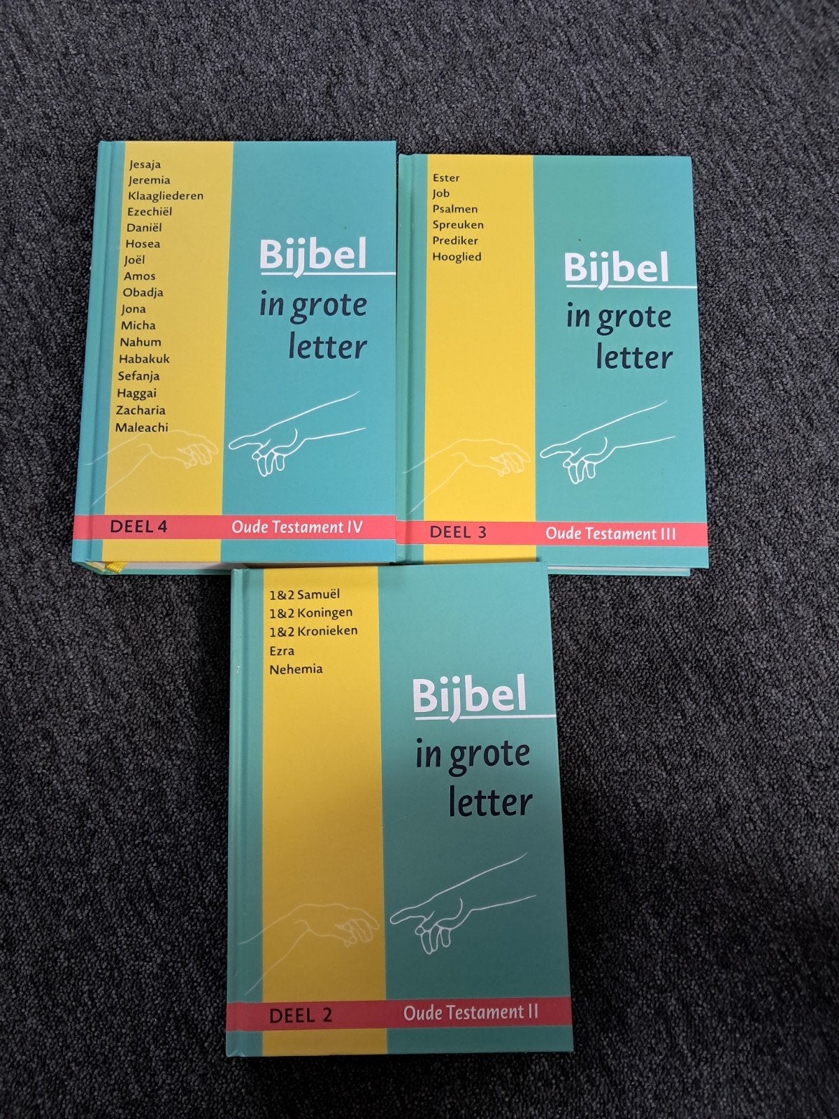 Bijbel in grote letter - Oude Testament Deel 2, 3 en 4, Boeken, Ophalen of Verzenden, Zo goed als nieuw, Diverse, Christendom | Katholiek