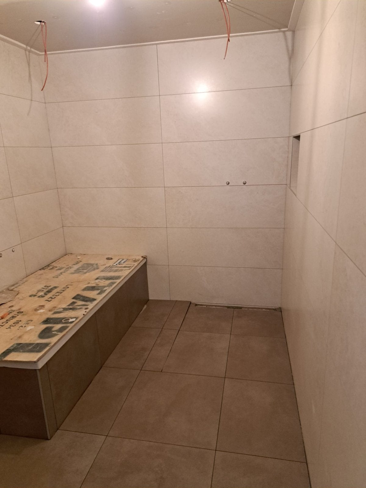 4,5 vierkantemeter wand/vloertegels, Ophalen, Minder dan 3 meter, Nieuw, H