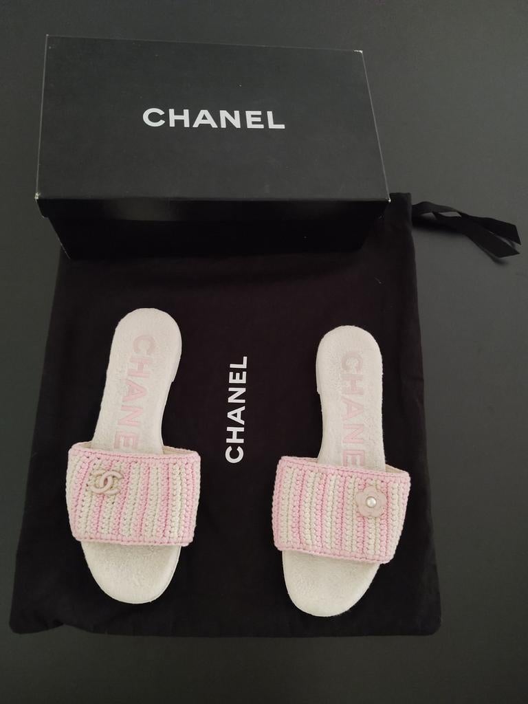 Chanel slippers roze/wit maat 37C, Ophalen of Verzenden, Espadrilles of Moccasins, Roze, Gedragen