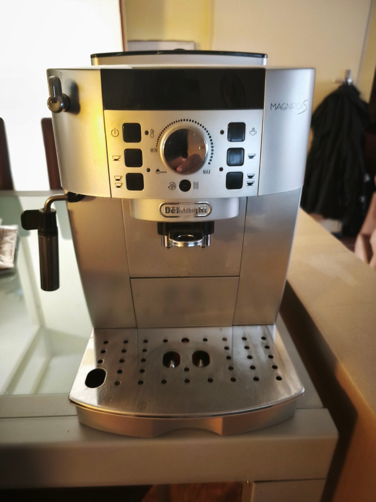 De'Longhi Magnifica ECAM 22.110SB, Witgoed en Apparatuur, Ophalen, Koffiemachine, Niet werkend, 2 tot 4 kopjes