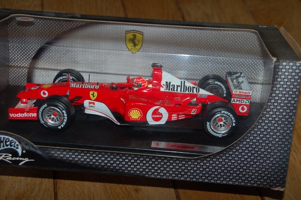1:18 FERRARI F1 F 2002 SCHUMACHER Marlboro Hotwheels WRH, Verzenden, Zo goed als nieuw, Auto, Hot Wheels