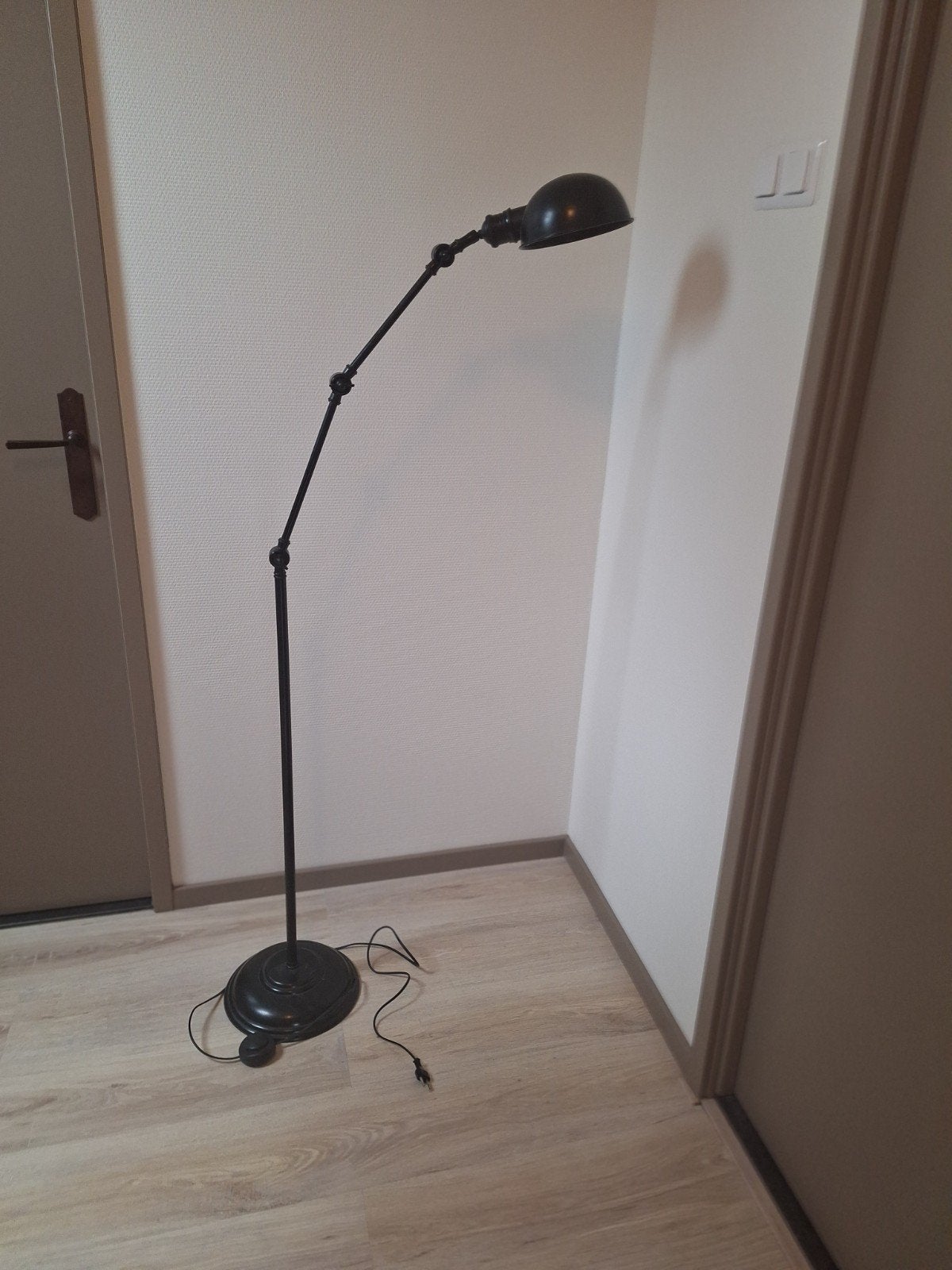 Zwarte vloerlamp, ca. 150 cm hoog, Ophalen, Gebruikt, Metaal, 150 tot 200 cm