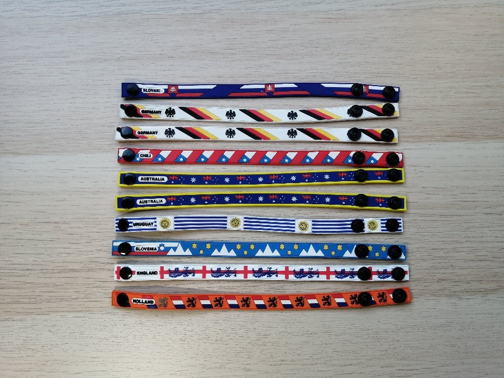 Armband - Set van 10 Armbandjes - Voetbal - Sport - Landen, Sieraden, Tassen en Uiterlijk, Verzenden, Zo goed als nieuw