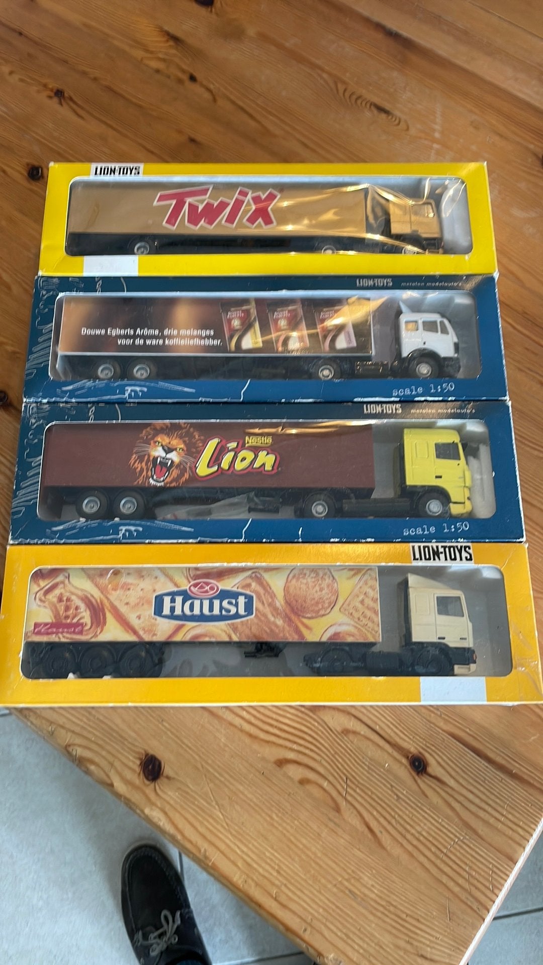 Lion car 4 stuks, Ophalen of Verzenden, Zo goed als nieuw, Bus of Vrachtwagen, Lion Toys