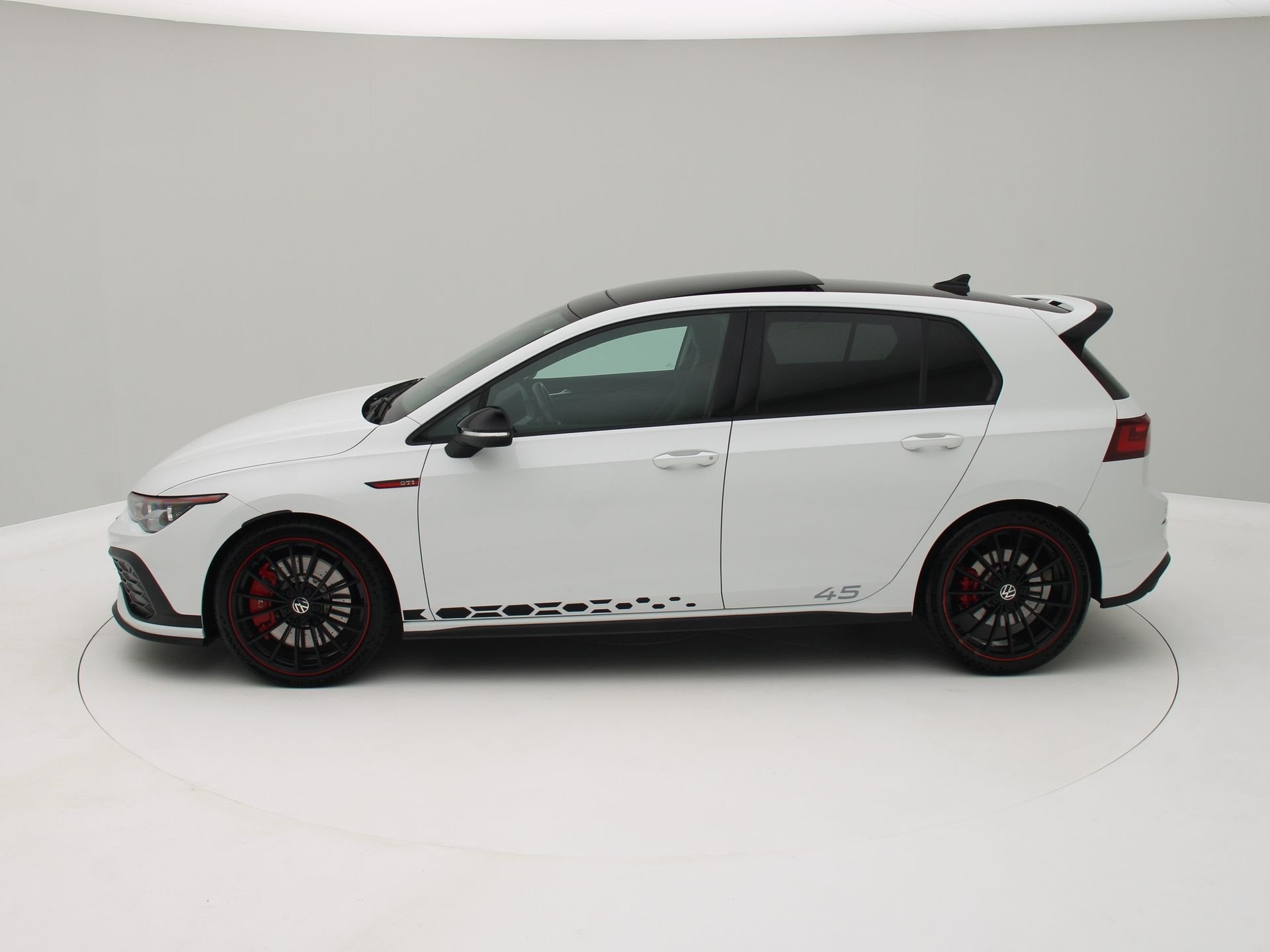 Volkswagen Golf 2.0 TSI GTI 45 JAHRE! / Pano / Akrapovic / C, Dealer onderhouden, 15 km/l, Gebruikt, Euro 6