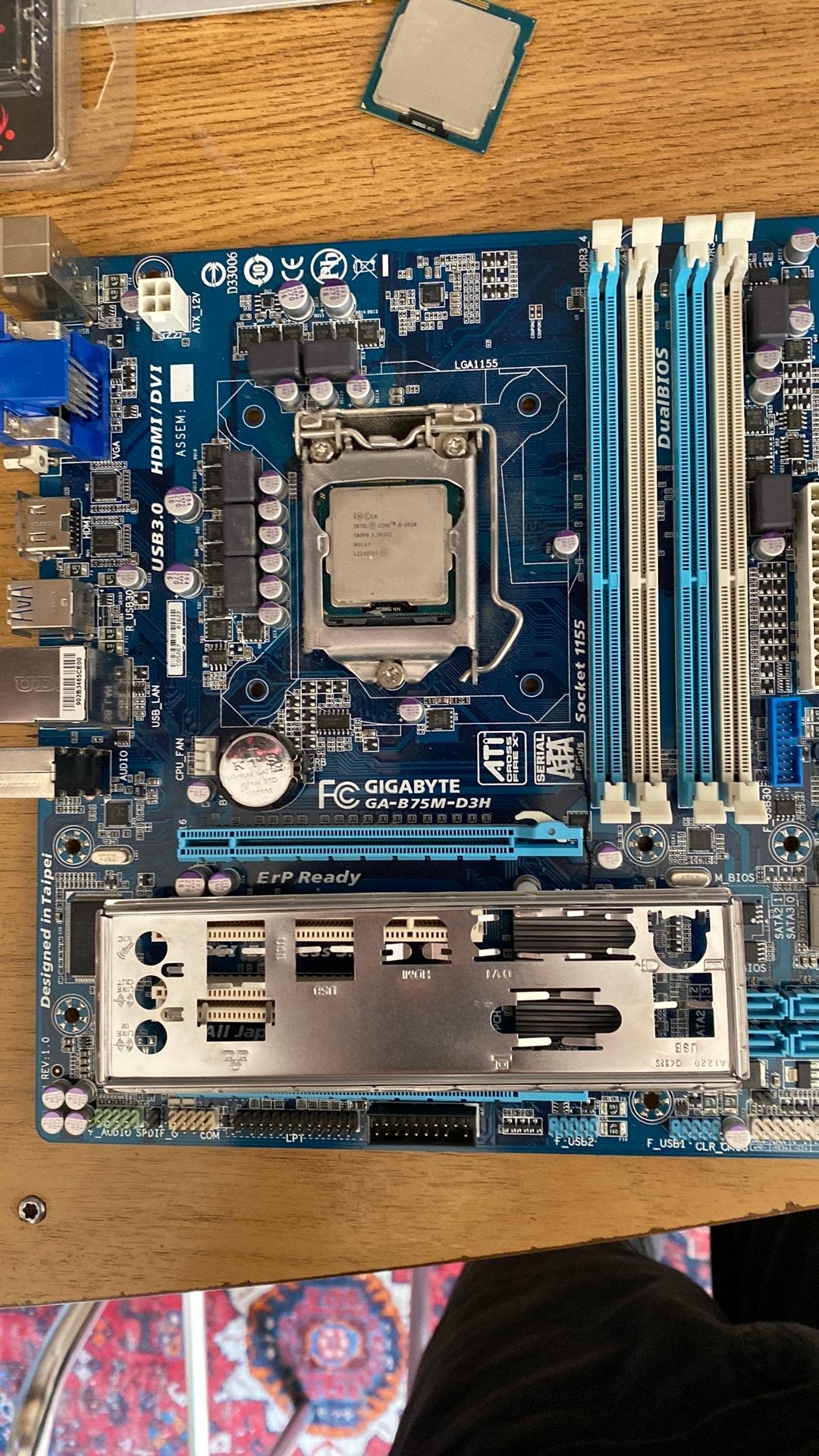 Gigabyte moederbord met intel core i5, Computers en Software, Moederborden, Ophalen, Zo goed als nieuw