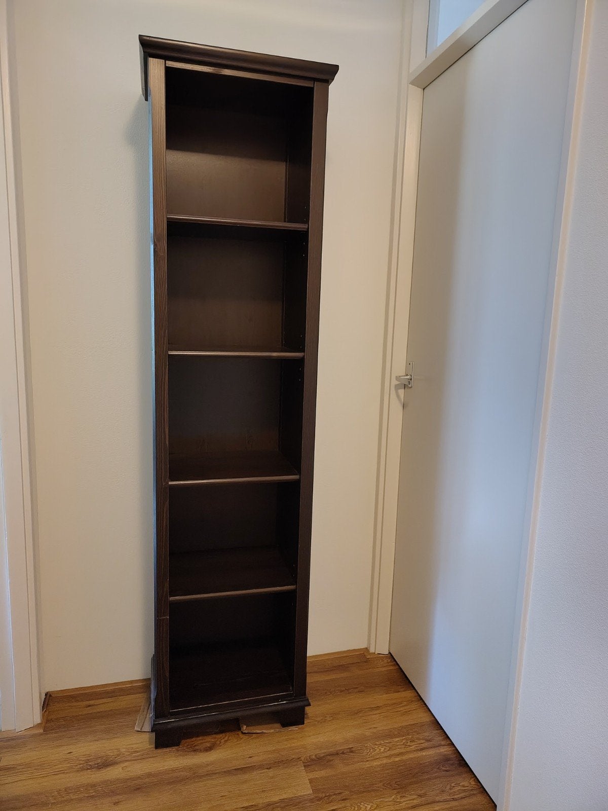 Hoge smalle boekenkast - Donkerbruin, Huis en Inrichting, Kasten | Boekenkasten, Ophalen, Met plank(en), Minder dan 50 cm, Gebruikt