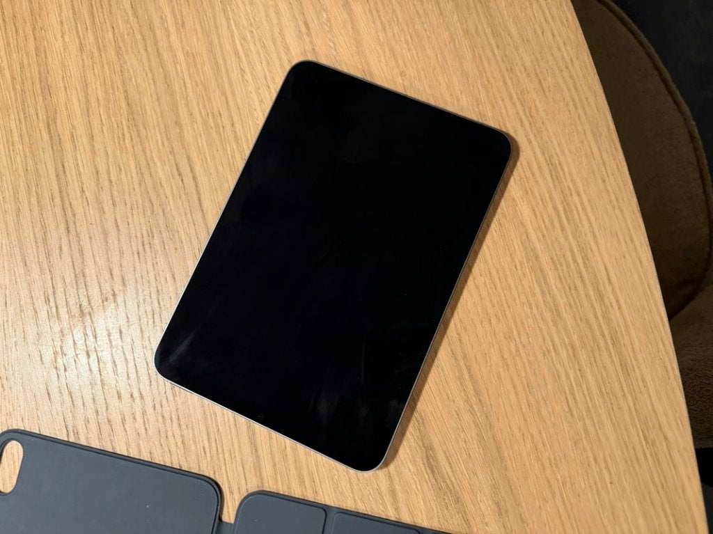iPad Mini 7 (2024) grijs - 128gb - Inclusief zwarte Folio