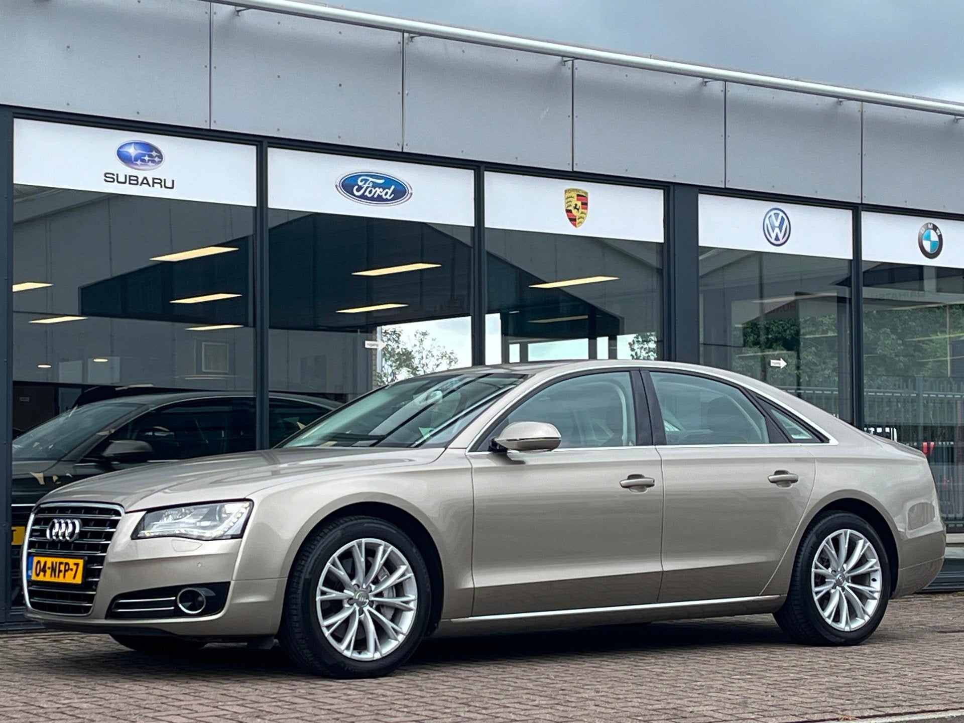 Audi A8 3.0 TFSI 290pk Quattro Pro Line+ | Youngtimer | Schu, Auto's, Gebruikt, 2995 cc, Beige, Vierwielaandrijving