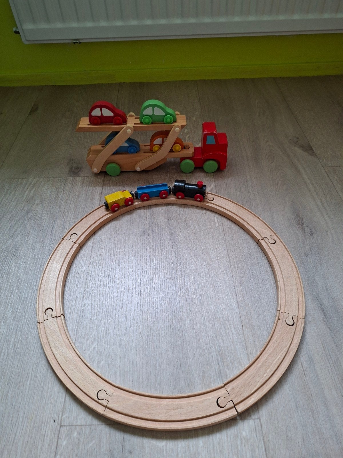 Houten speelgoed: trein en autotransporter, Ophalen of Verzenden, Gebruikt, Jongen of Meisje