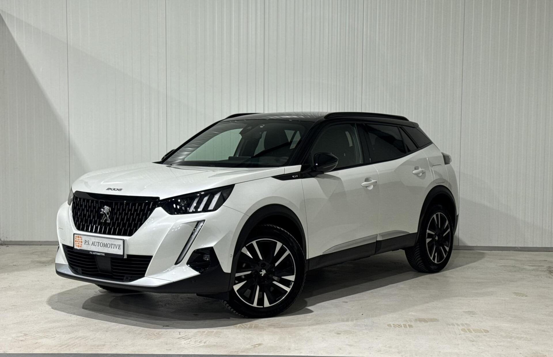 Peugeot 2008 1.2 Pure Tech GT Line|CARPLAY|LANE|360 CAMERA, Gebruikt, Zwart, 4 cilinders, Met garantie (alle)
