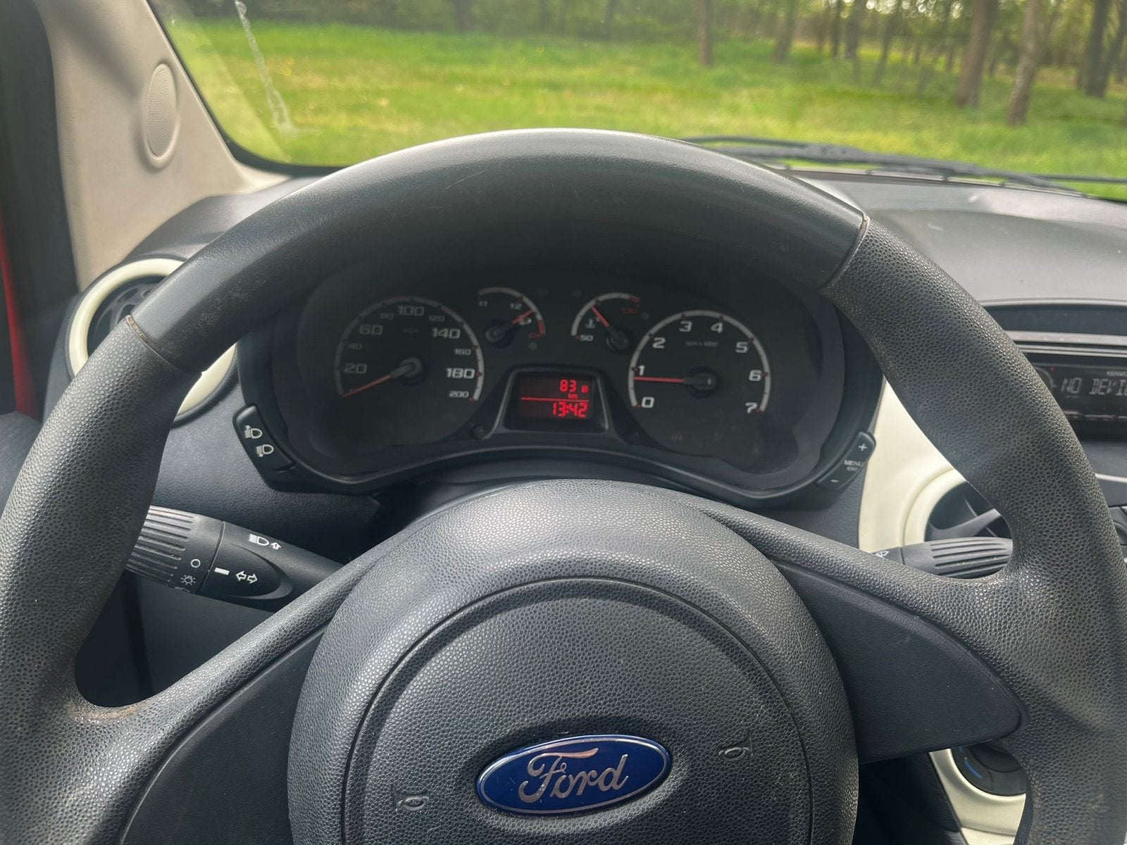 Foto 12 van Ford Ka 1.2 51KW 2010 Rood