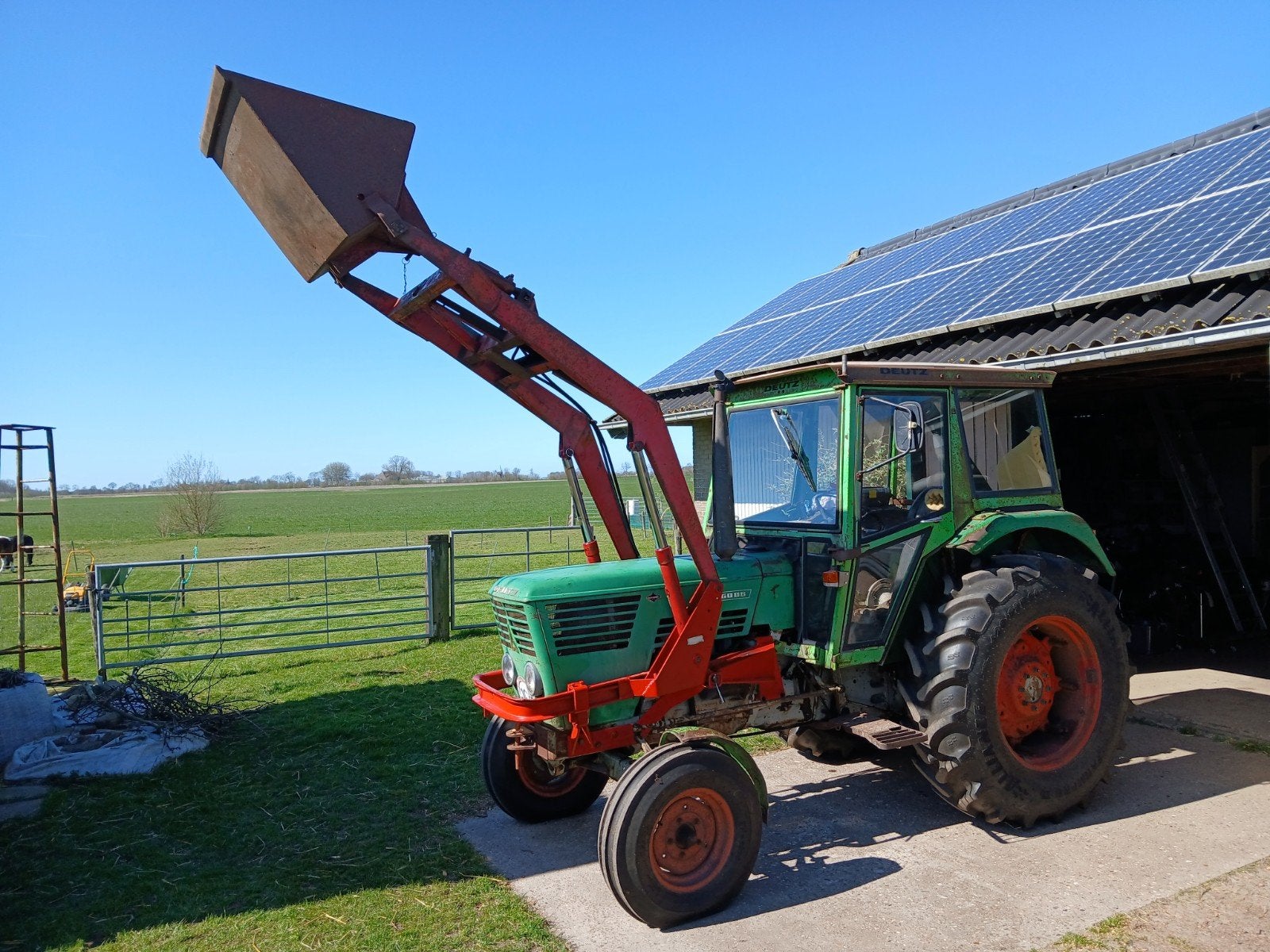 Alö Quicke voorlader Deutz 6006 met aanbouwdelen, Ophalen