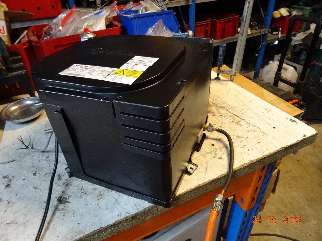 Truma BGE10 boiler gas / 230V, Ophalen, Zo goed als nieuw