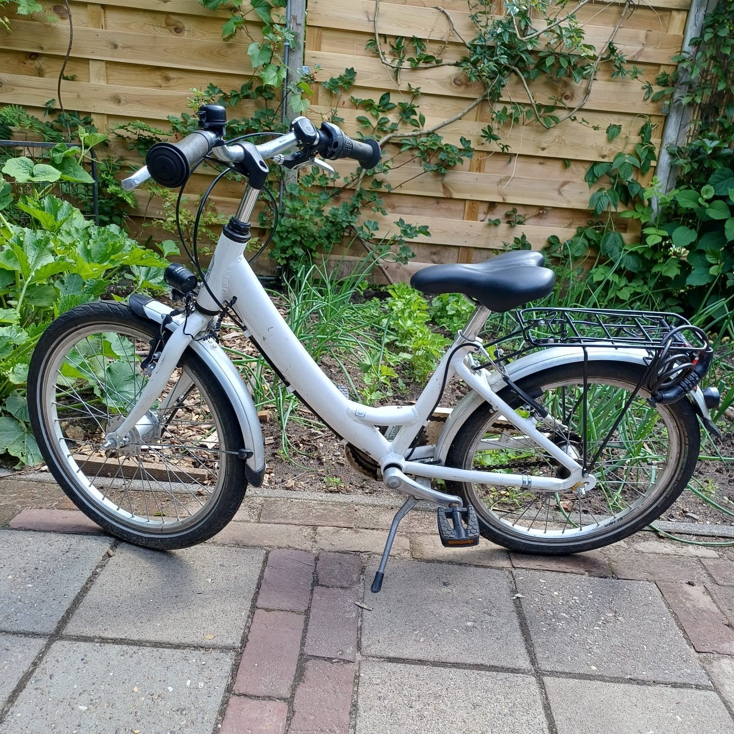 Pucky skyride Kinderfiets aluminiumframe Wit 20 inch, Fietsen en Brommers, Gebruikt, Ophalen of Verzenden, Pucky, Terugtraprem
