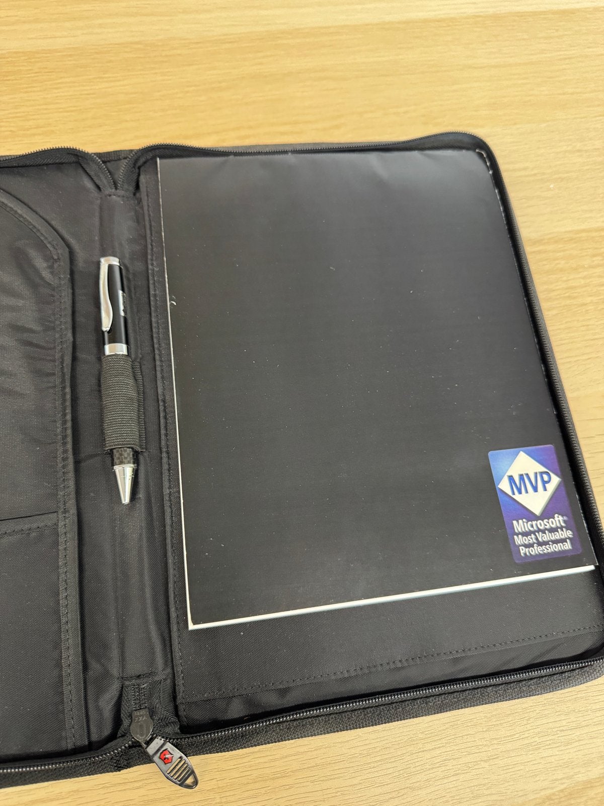 Microsoft MVP Program 2000s notebook holder Victorinox, Ophalen of Verzenden