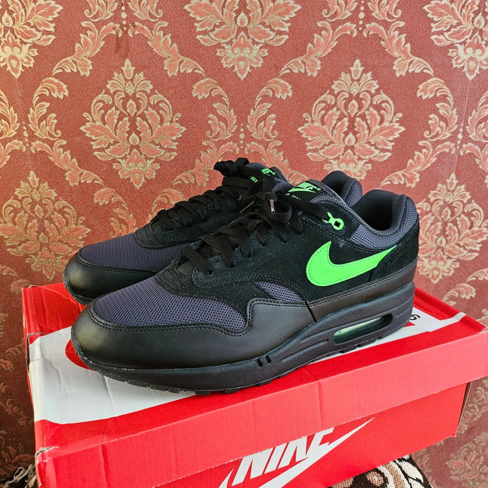 Nike Air Max 1 Essential Black Green Strike Nieuw mt.46, Nike air max, Zwart, Nieuw, Ophalen of Verzenden