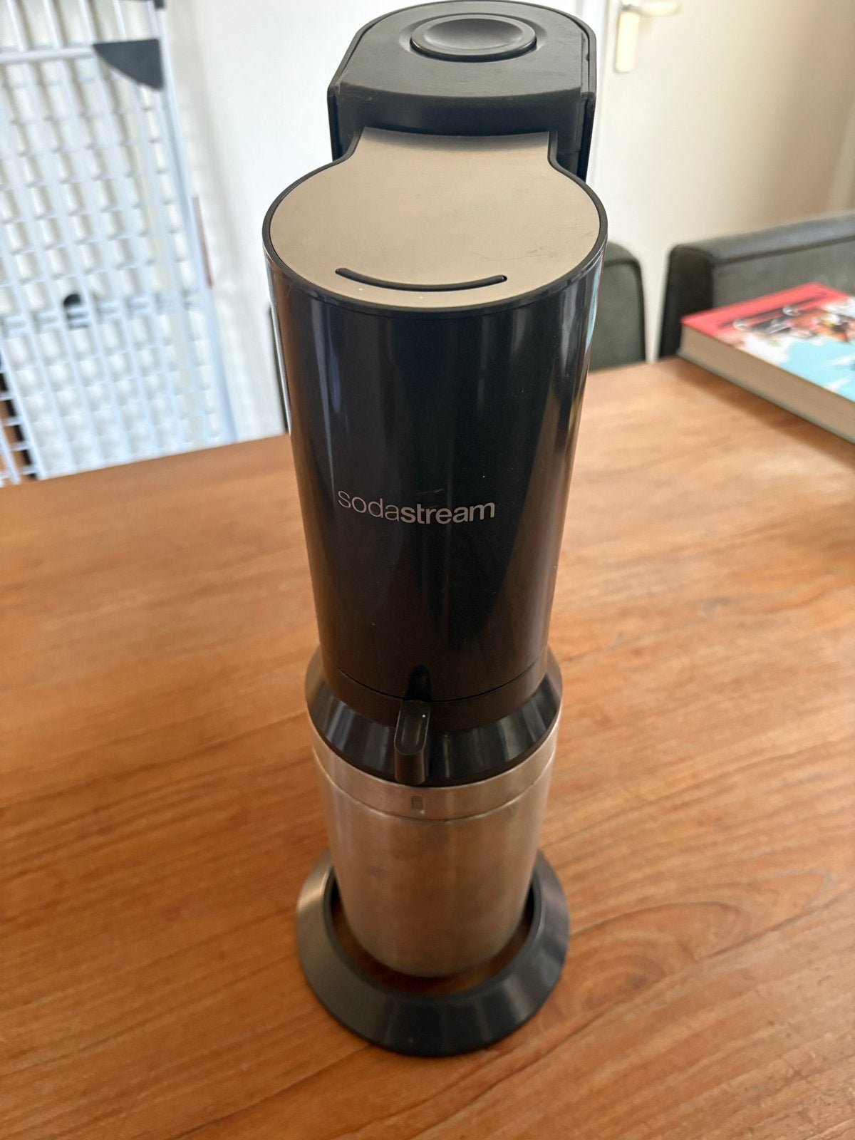 Sodastream met CO2 cilinder en 2 flessen, Ophalen of Verzenden, Gebruikt