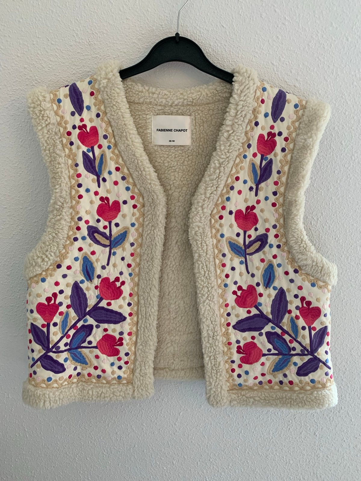 Fabienne Chapot gilet met bloemenborduurwerk, Ophalen of Verzenden, Zo goed als nieuw, Maat 38/40 (M), Beige