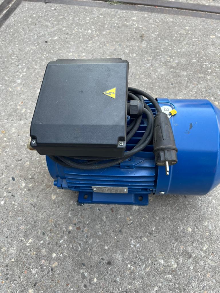 Elektromotor 4 kw op 230 volt, Ophalen, Zo goed als nieuw, Elektromotor