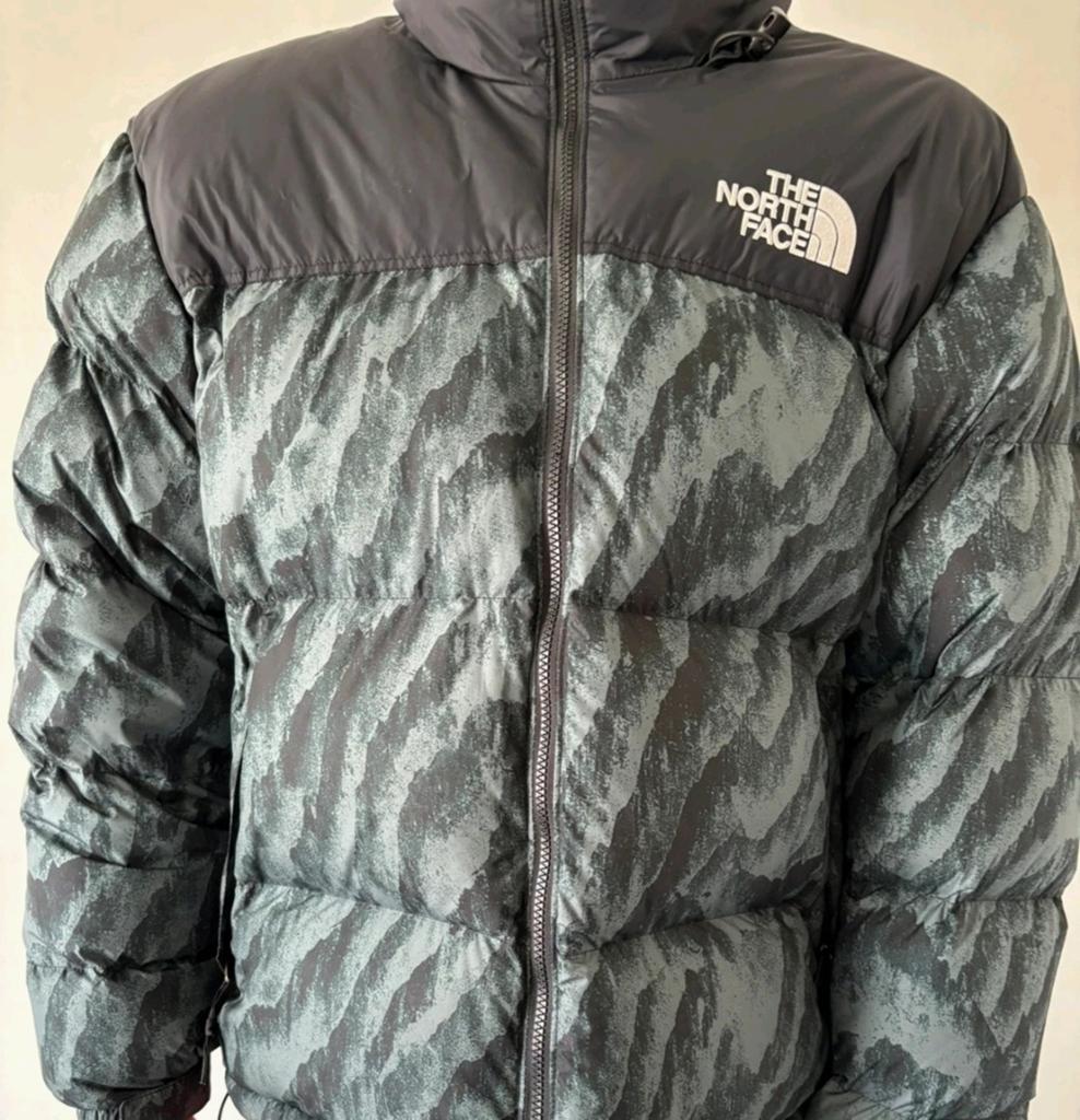 The North Face 1996 Retro Nuptse Jacket.
[Zo goed als Nieuw], Ophalen of Verzenden, Zo goed als nieuw, Maat 56/58 (XL)