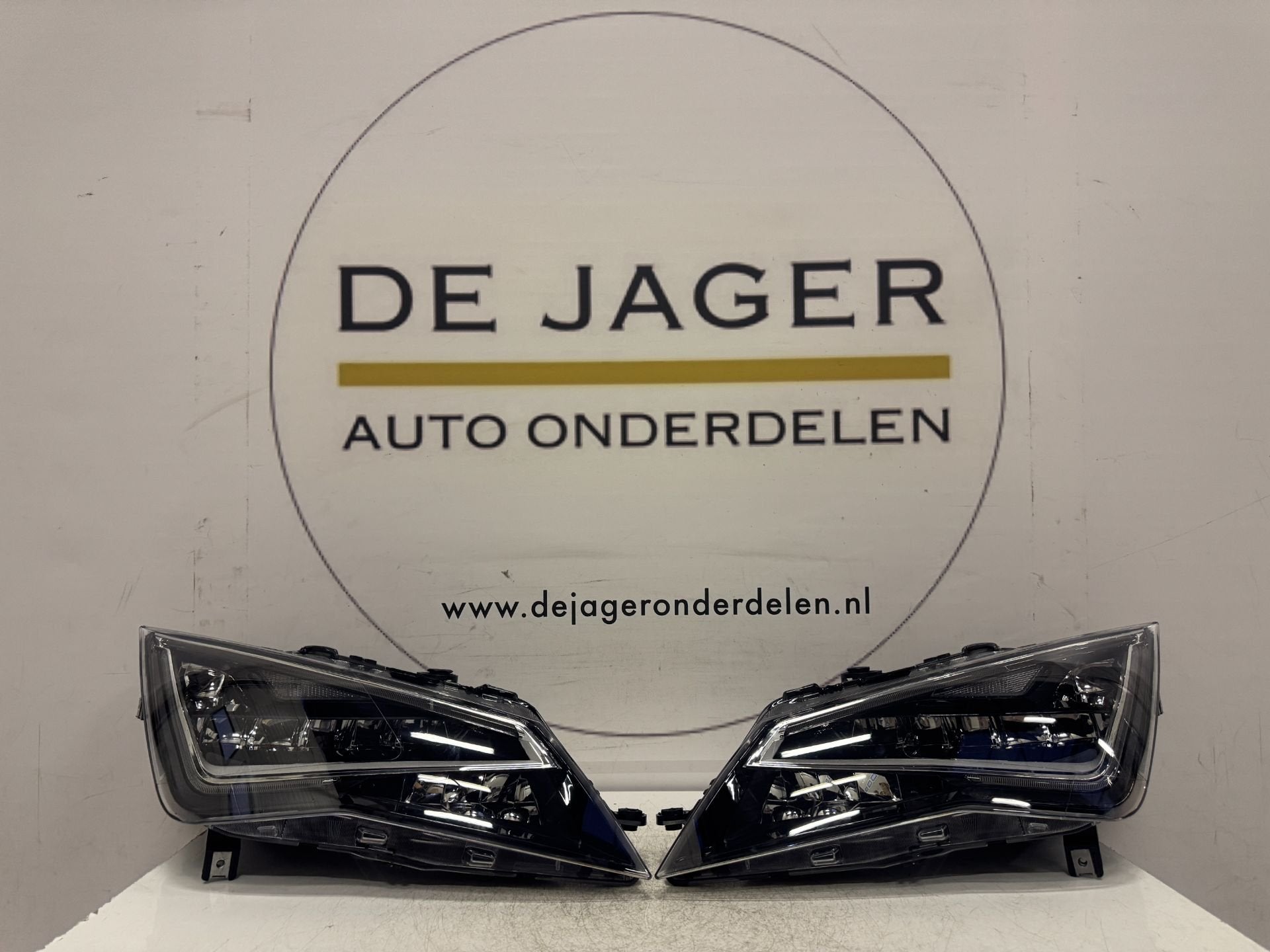 SEAT LEON 5F LED KOPLAMPEN SET 5F1941008B 5F1941007B, Autovia A-2, Km 585 585
08760  Martorell, ES, Nieuw, Ophalen of Verzenden