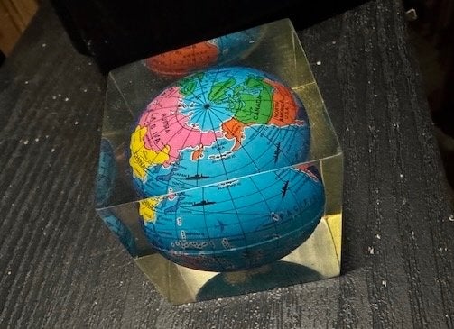 Kleine wereldbol, Ophalen of Verzenden, Zo goed als nieuw, Kunststof, Overige typen