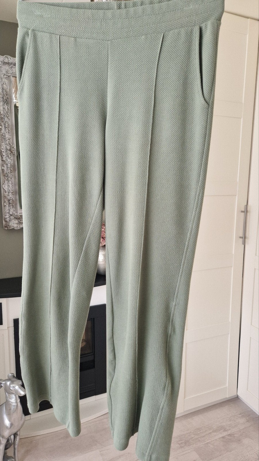 Comfortabele groene broek met wijde pijpen, Maat 38/40 (M), Ophalen of Verzenden, Lang, Groen