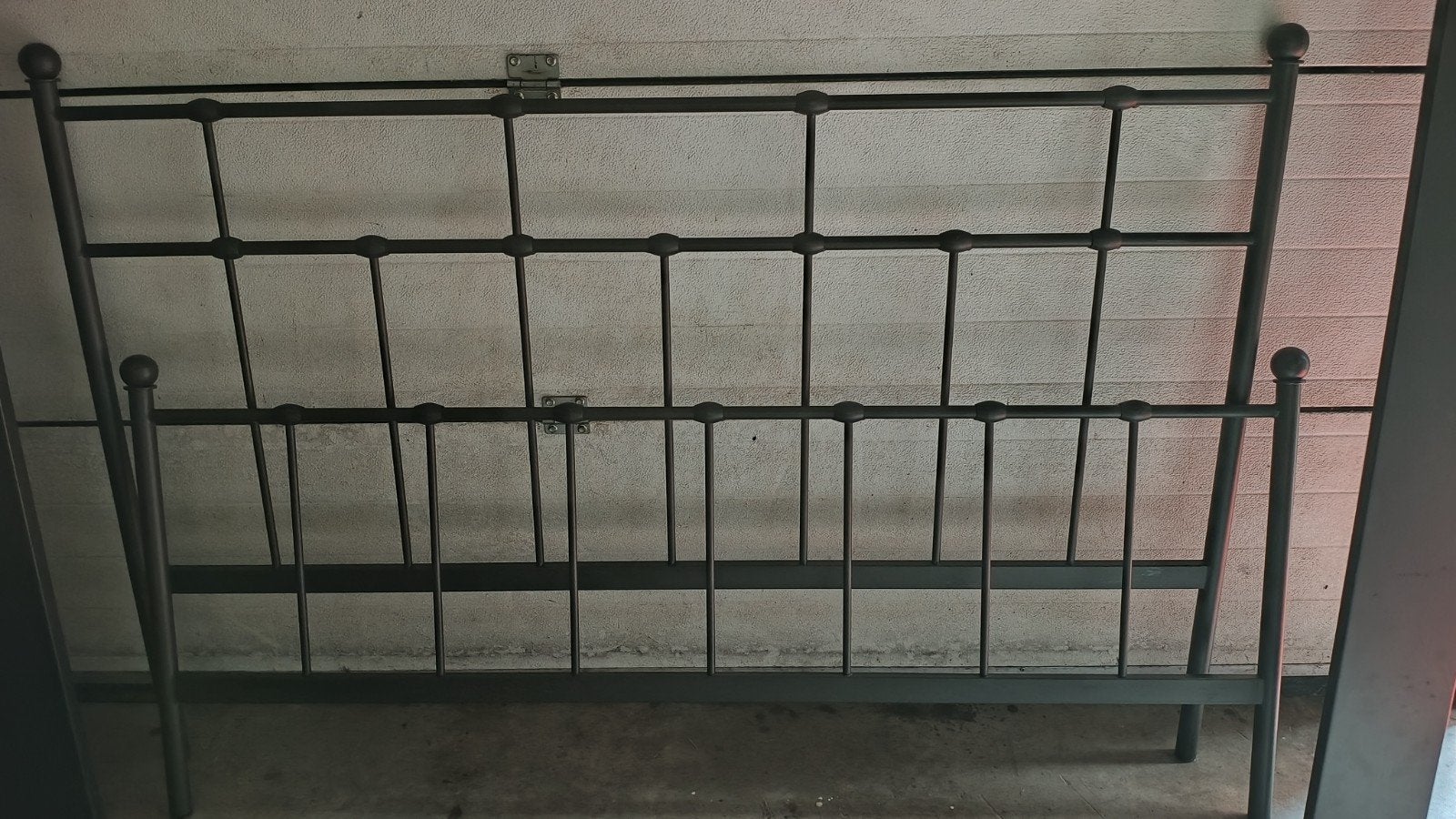 Zwart metalen bedombouw 210x160 cm, Ophalen, Gebruikt, Romantisch, Tweepersoons