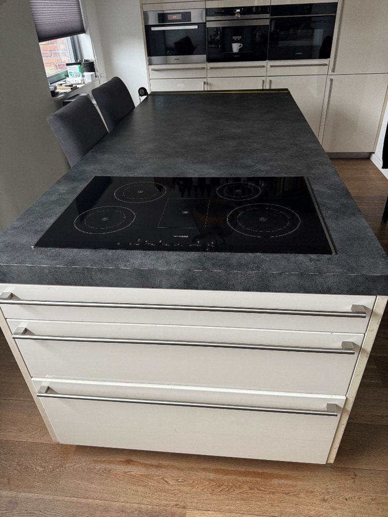 Keukeneiland met Siemens inductiekookplaat, ca. 240 x 106 cm, Ophalen, Gebruikt, 75 cm of meer, 200 cm of meer