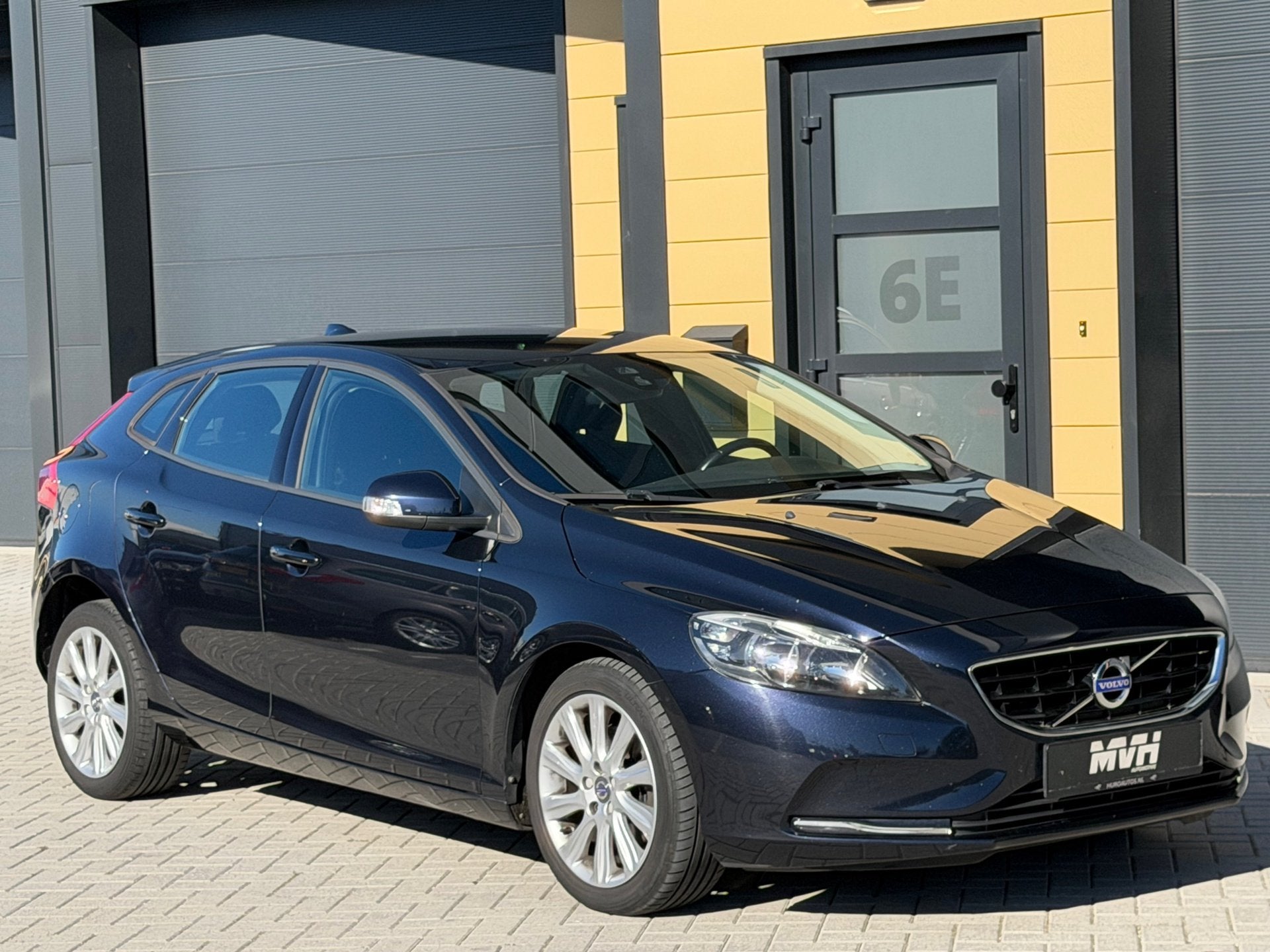 Volvo V40 2015 - 2.0 T2 Summum - Camera - Stoelverwarming -, Voorwielaandrijving, Dealer onderhouden, Stof, Gebruikt
