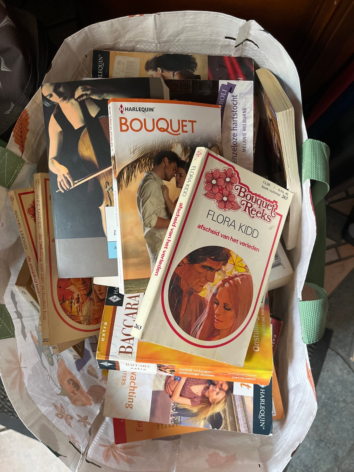 Grote tas vol romantische kleine boekjes, Ophalen of Verzenden, Gelezen, Nederland