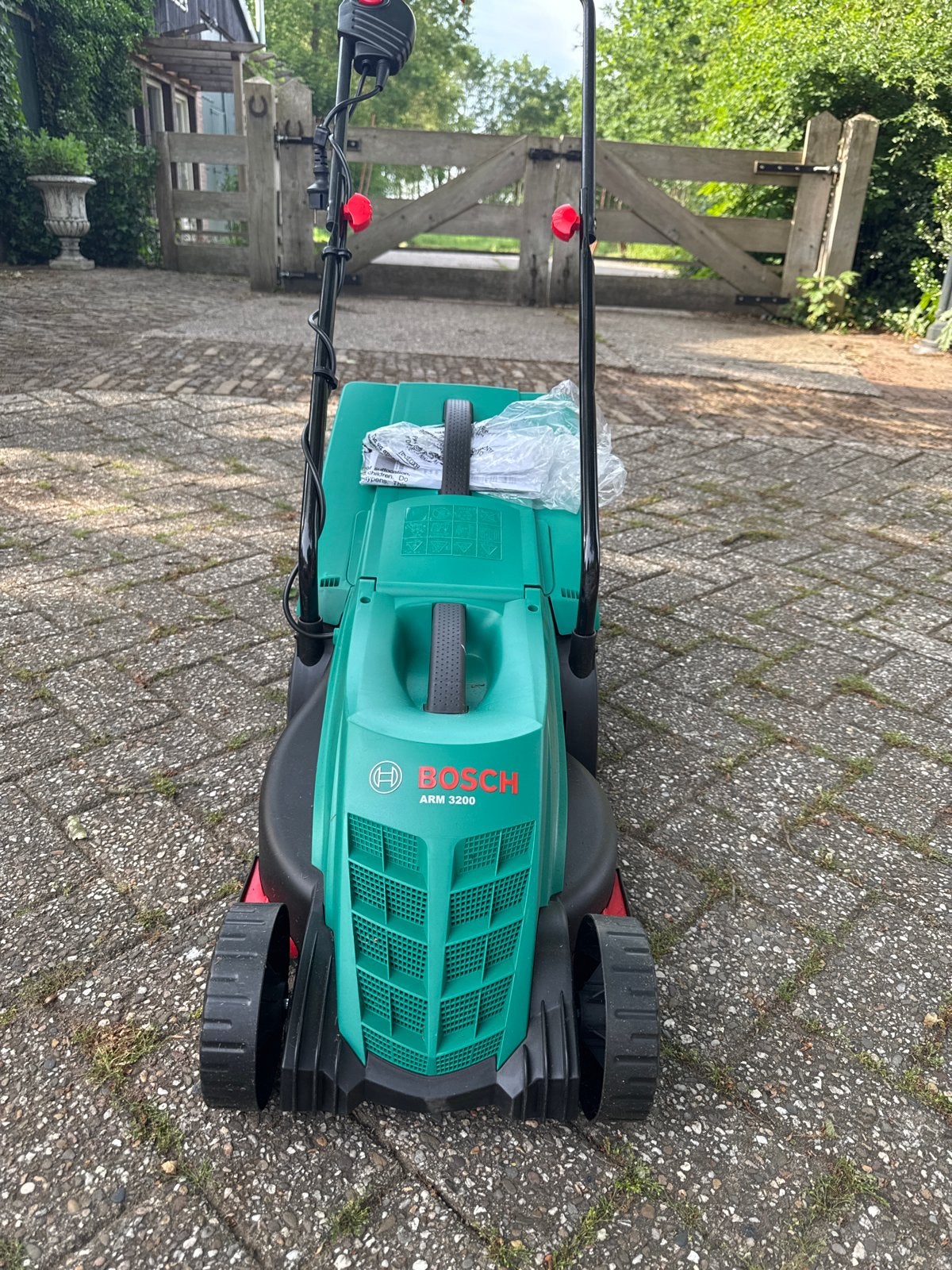Bosch ARM 3200 Elektrische Grasmaaier zo goed als nieuw, Ophalen, Cirkelmaaier, Elektrische grasmaaier, Zo goed als nieuw