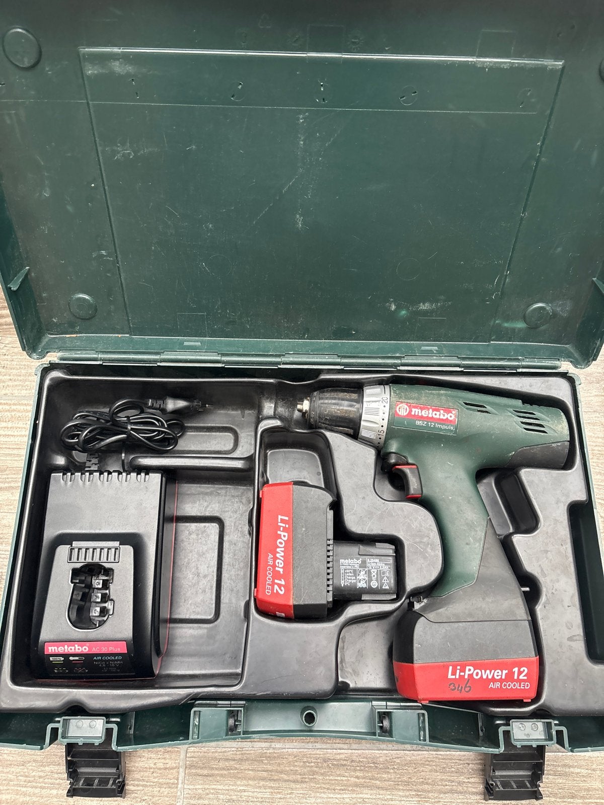 Metabo BSZ 12 Impuls Accuboormachine met 2 accu's en lader, Ophalen of Verzenden, Gebruikt, Minder dan 400 watt, Boor- en Schroefmachine