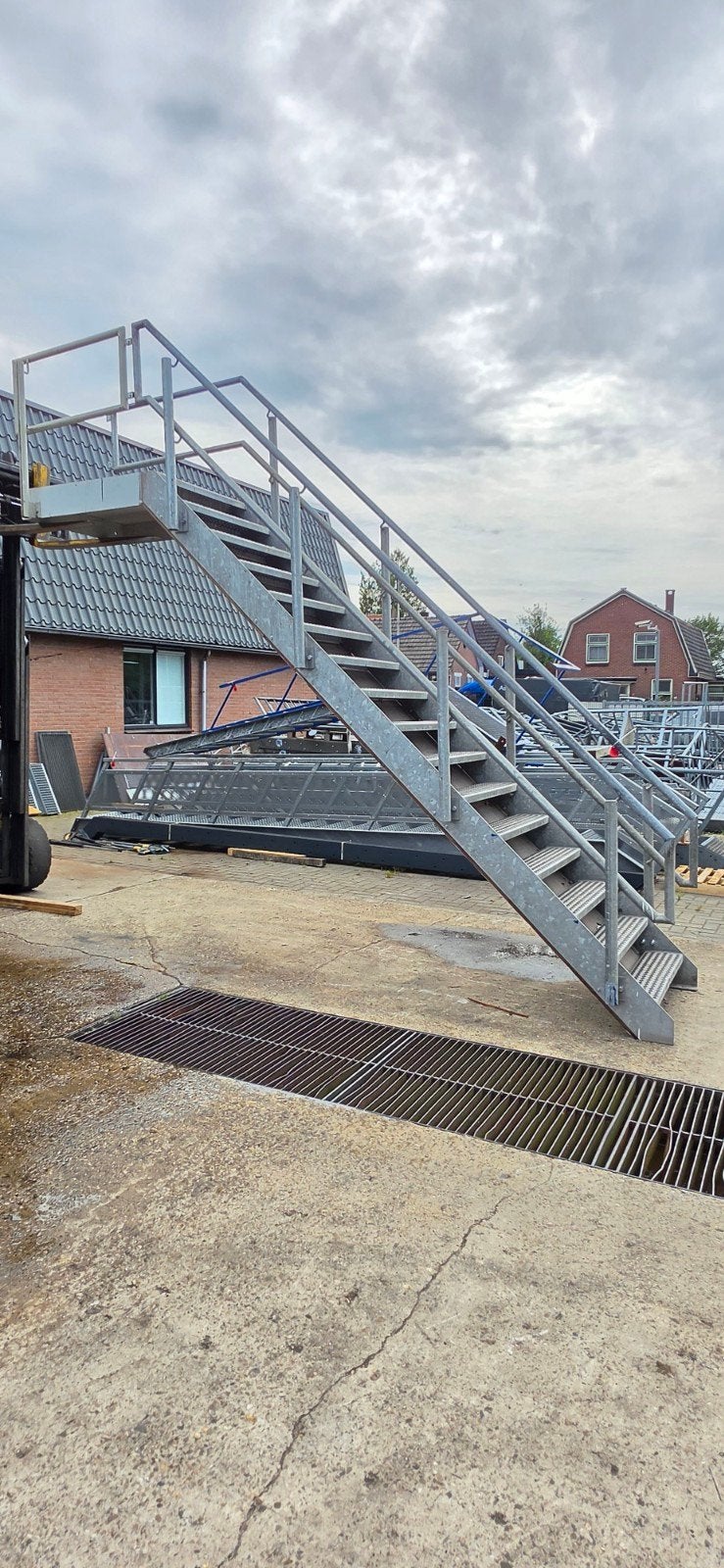 Stalen trap met bordes hoog 3,1mtr nor101, Ophalen, 2 tot 4 meter
