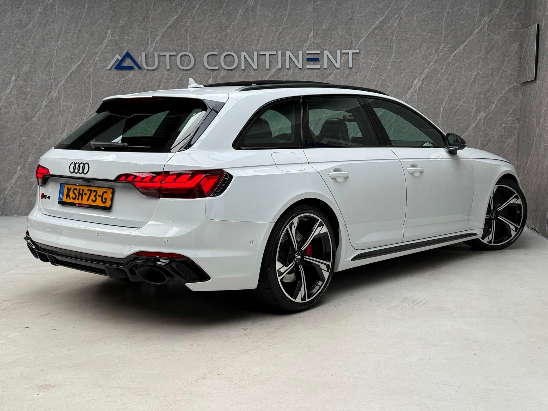 Audi RS4 Avant 2.9 TFSI quattro / Keramisch / Dealer Onderho, Auto's, Audi, Automaat, Dealer onderhouden, Gebruikt, Wit
