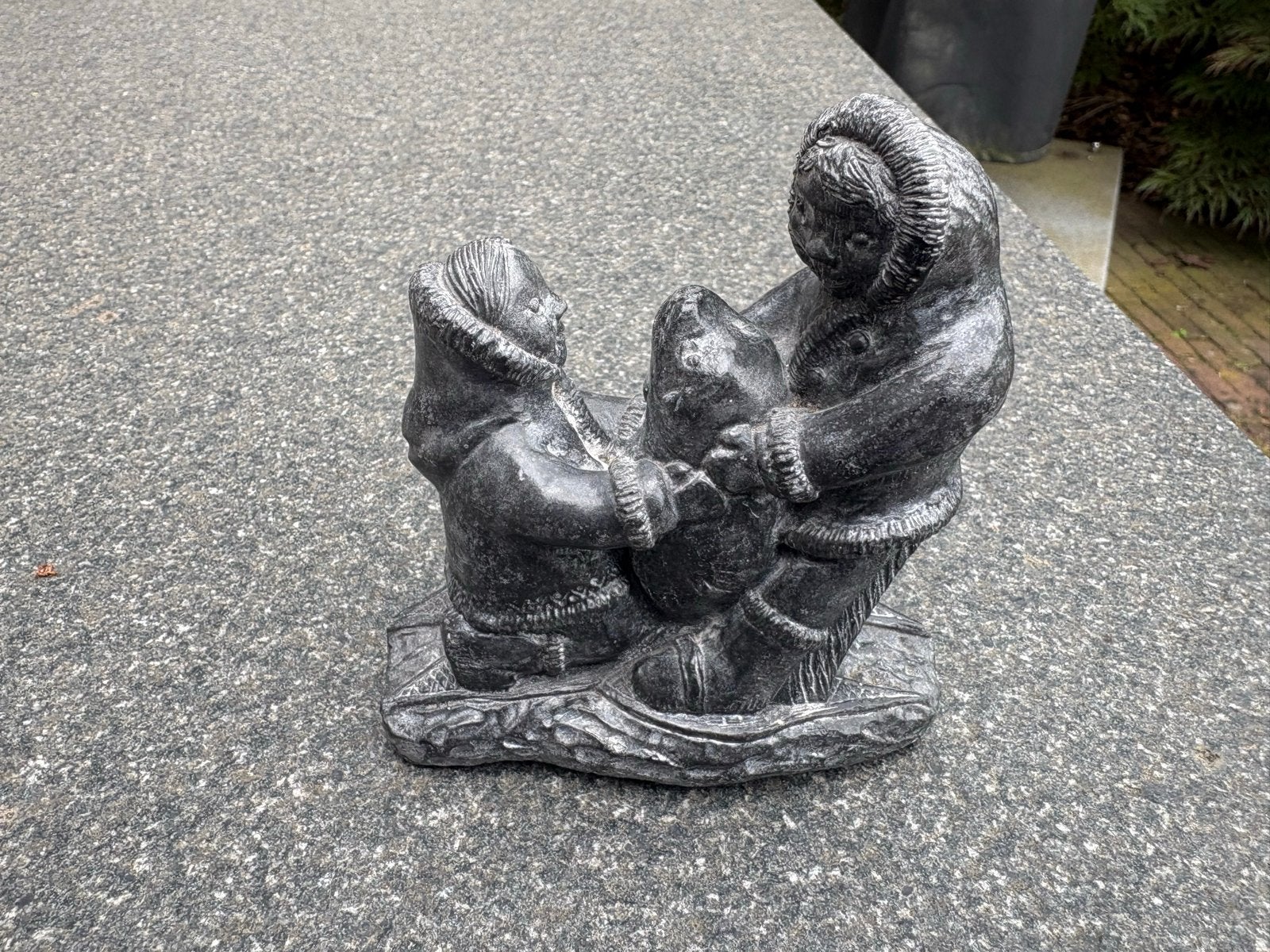 Inuit sculptuur van speksteen - A Wolf Original Canada, Antiek en Kunst, Groep mensen, Minder dan 20 cm, Ophalen of Verzenden