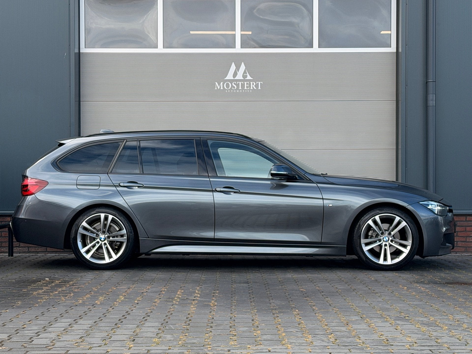 BMW 3-serie Touring 320i/184pk High Executive Edition M spor, Automaat, 1998 cc, Achterwielaandrijving, 4 cilinders
