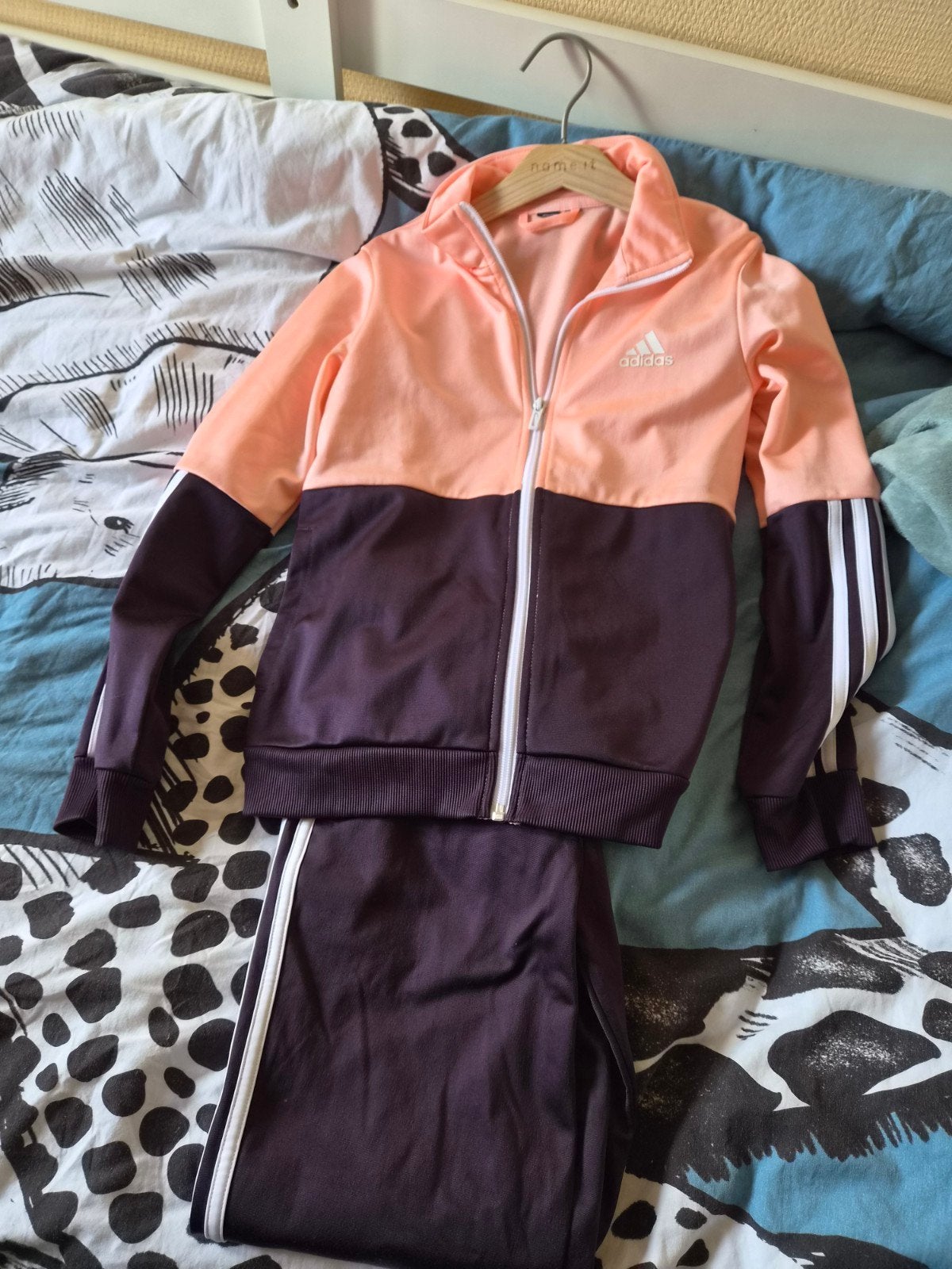 adidas pak 1 keer gedragen, Ophalen of Verzenden, Zo goed als nieuw, Meisje