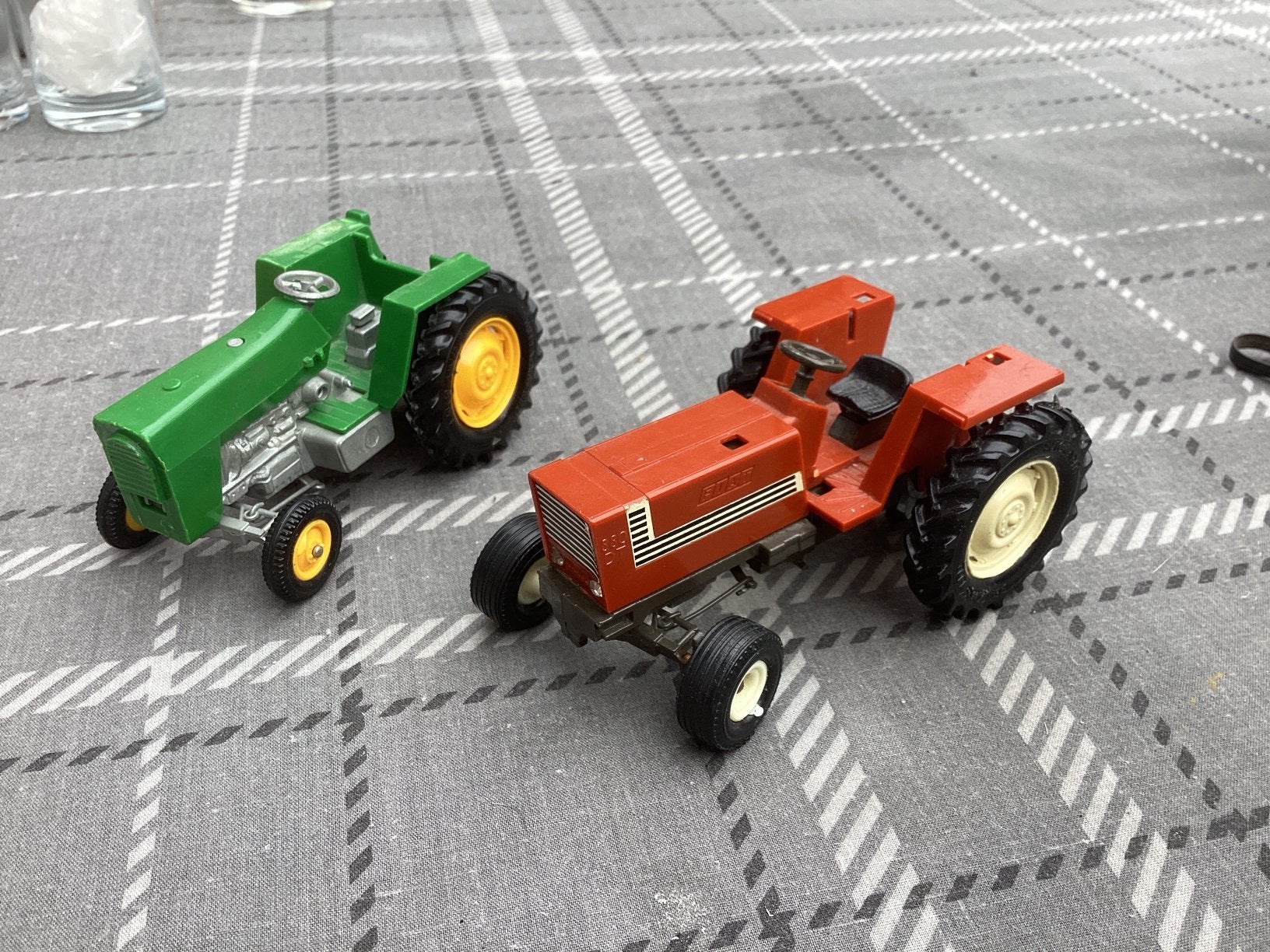 2 Britains model traktoren niet compleet, Ophalen of Verzenden, Gebruikt, Tractor of Landbouw, Britains