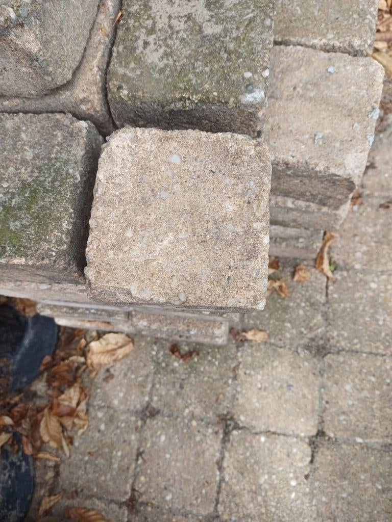 Gratis 6m2 betonsteen 10x10 geel /beige, Tuin en Terras, Ophalen, Beton, Klinkers
