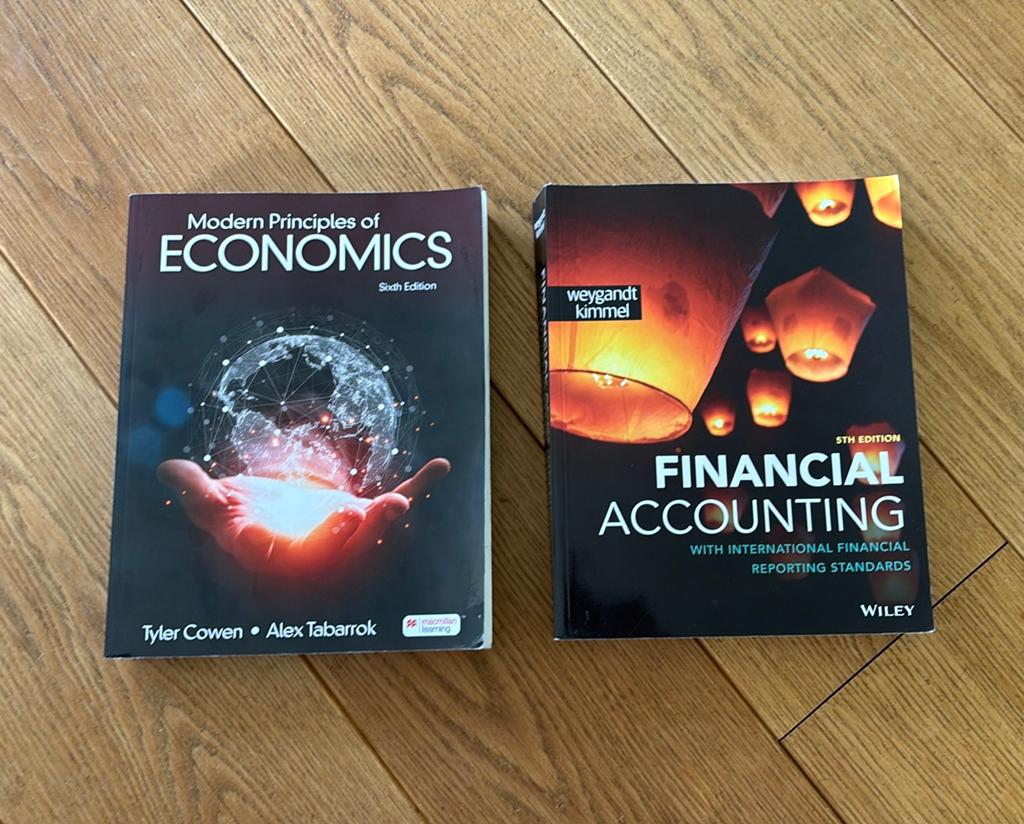 Modern principles of economics + Financial accounting, Ophalen of Verzenden, Zo goed als nieuw