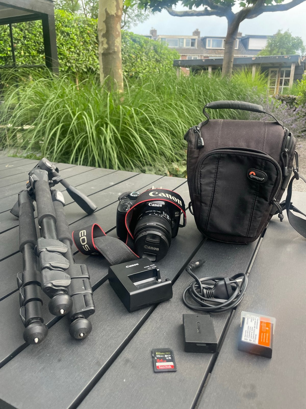 Canon EOS 1100D Spiegelreflexcamera met accessoires, Gebruikt, Spiegelreflex, Canon, Ophalen of Verzenden