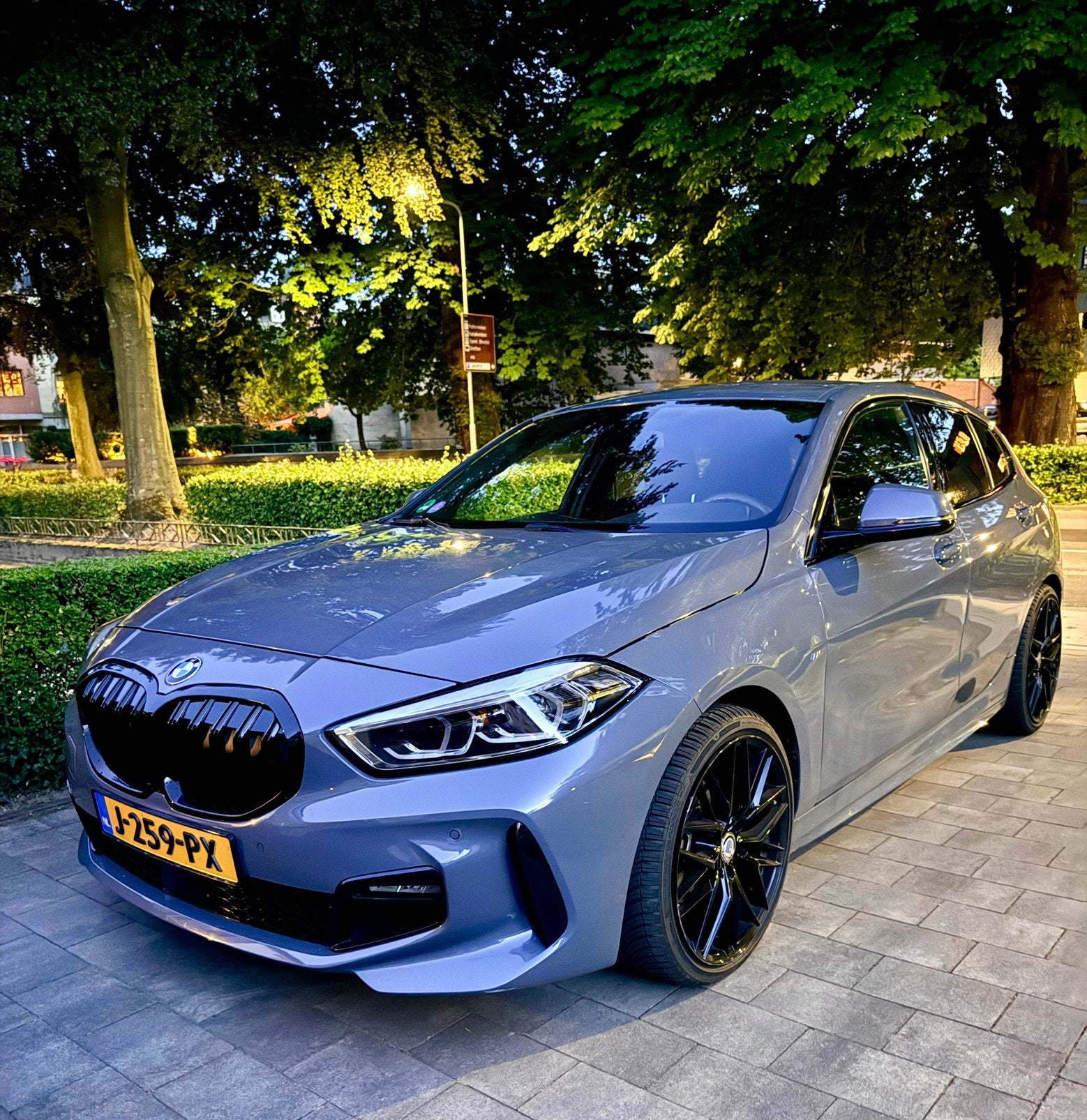 BMW 1-Serie 118i 140pk High Executive, 1295 kg, Leder en Stof, Particulier, 3 cilinders
