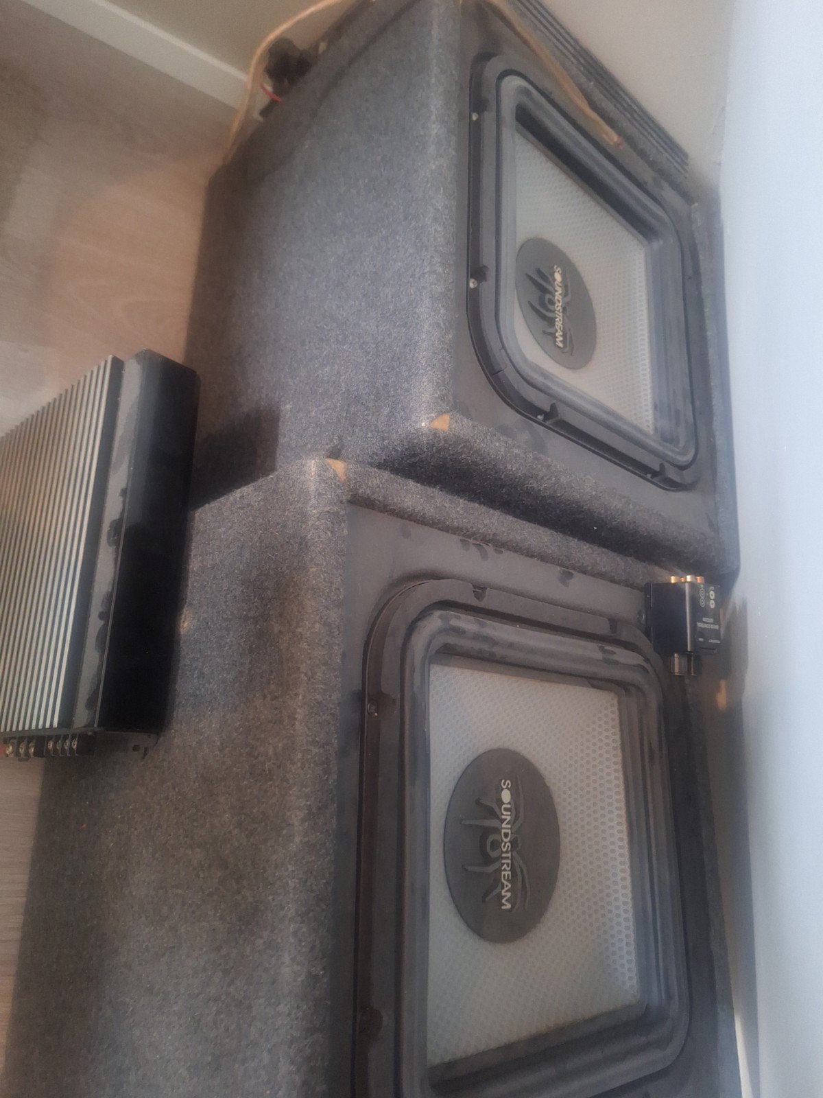 Soundstream Subwoofers met Versterker, Auto diversen, Ophalen, Gebruikt