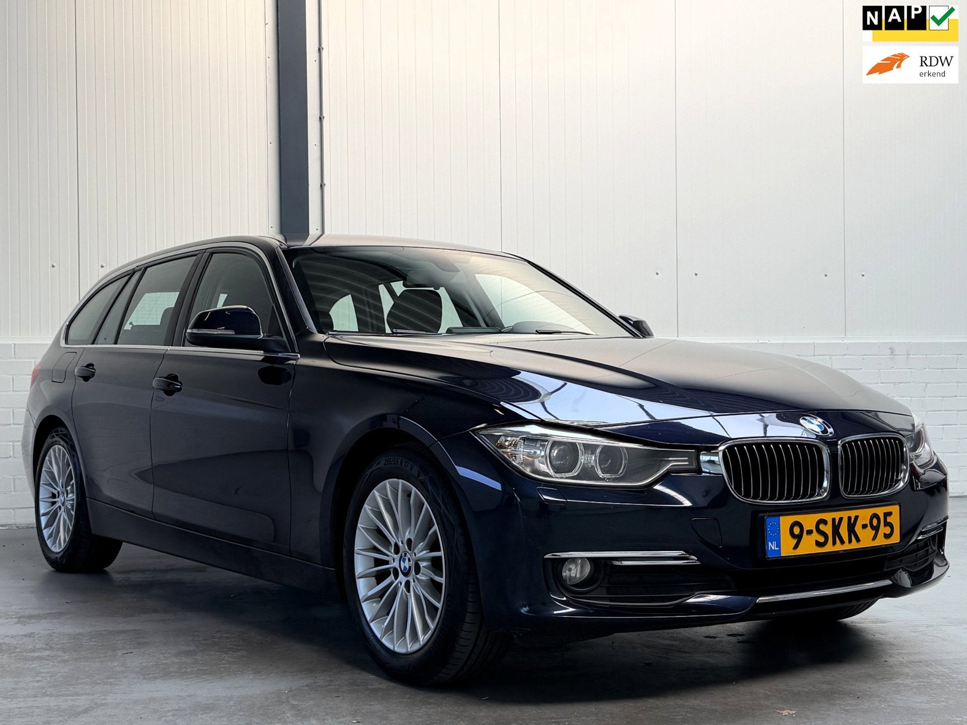 BMW 3-serie Touring 316i Executive Sport, Euro 5, Gebruikt, Zwart, 4 cilinders