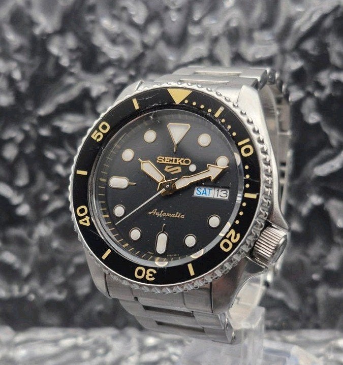 Seiko 5 Sports Ref. SRPD57K1 - 4R36-07G0 Automaat - Full Set, Seiko, Seiko Watch Corporation, Info@seikowatches.com, Zwart