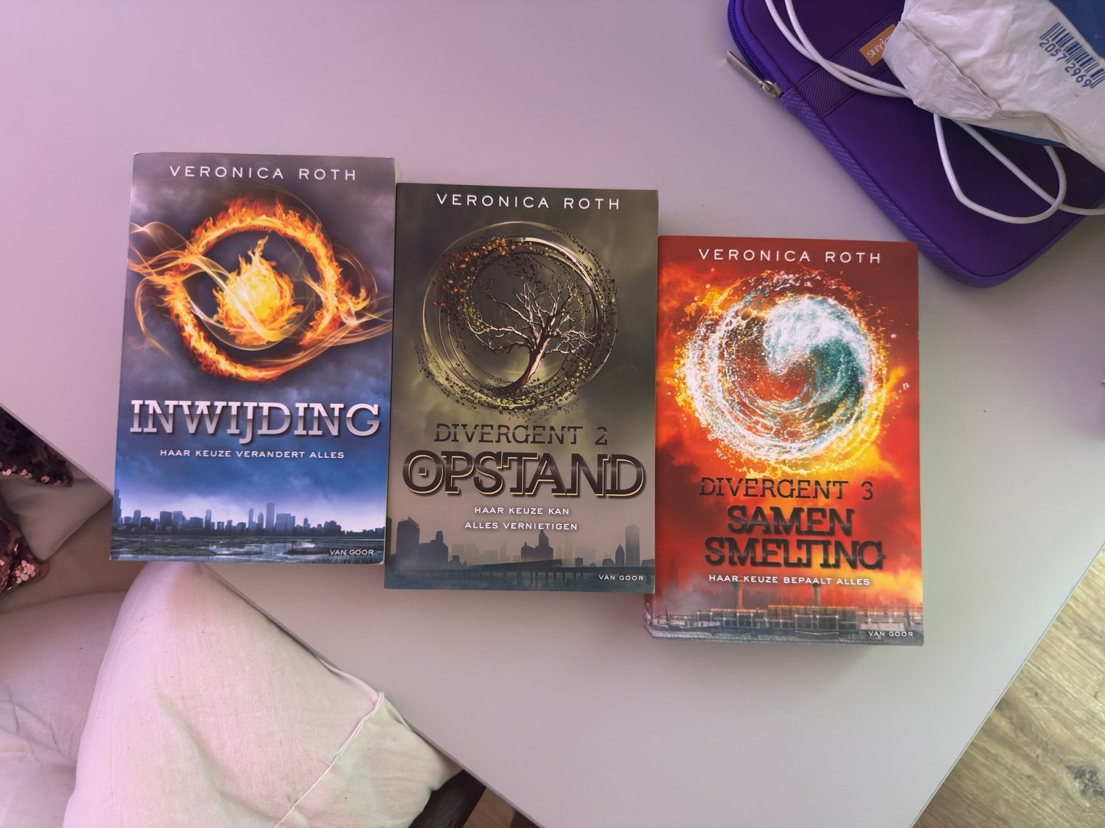 Divergent trilogie: Inwijding, Opstand, Samensmelting (Veron, Boeken, Ophalen of Verzenden, Zo goed als nieuw, Fictie