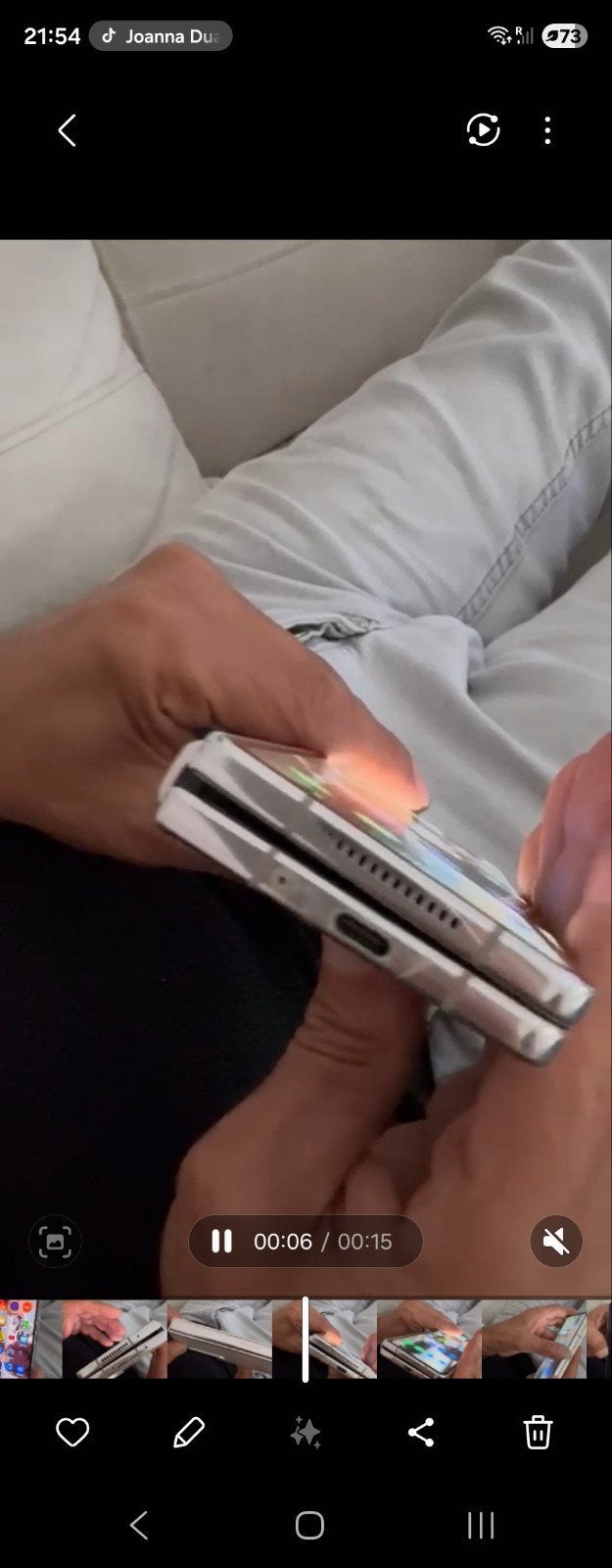 Foto 3 van Samsung Galaxy Z Fold - Zo goed als nieuw